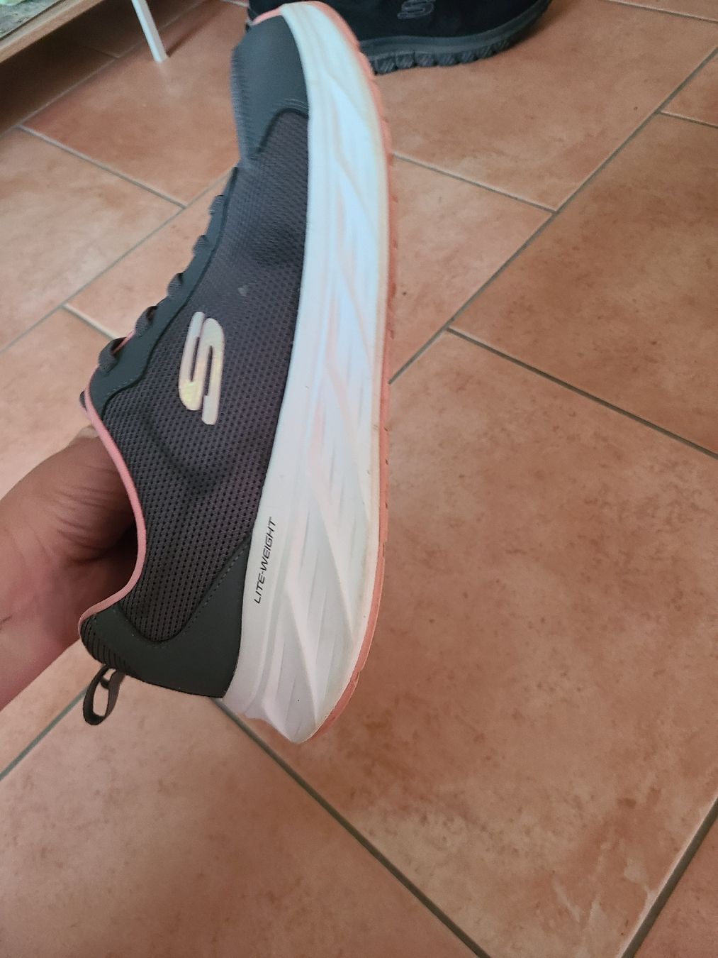 Skechers Scarpe da donna: Bequeme Damen Slechers Schuhe, gr 41 – Usato da Zihlschlacht venduto da Sun25 2