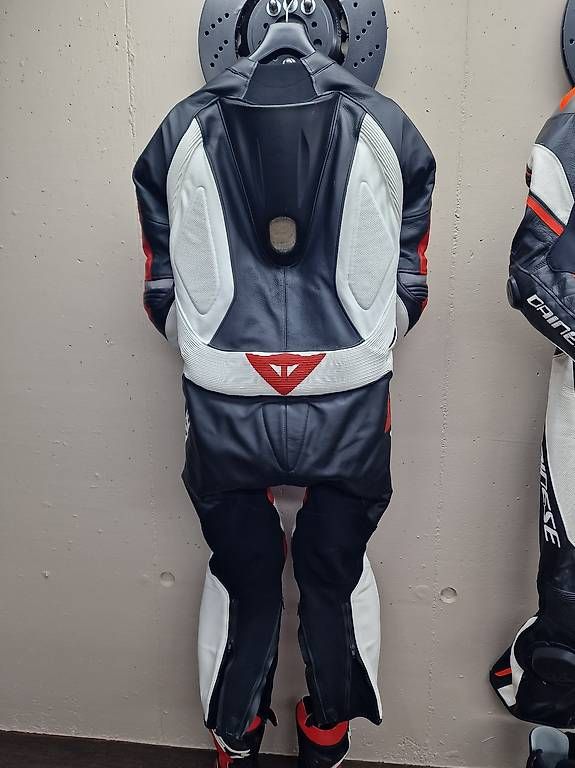 Dainese Anzüge, Sport- & Funktionsanzüge: Dainese Einteiler W-Frame Prof. Lederkombi – Gebraucht aus Grenchen von Sirrichi0 1