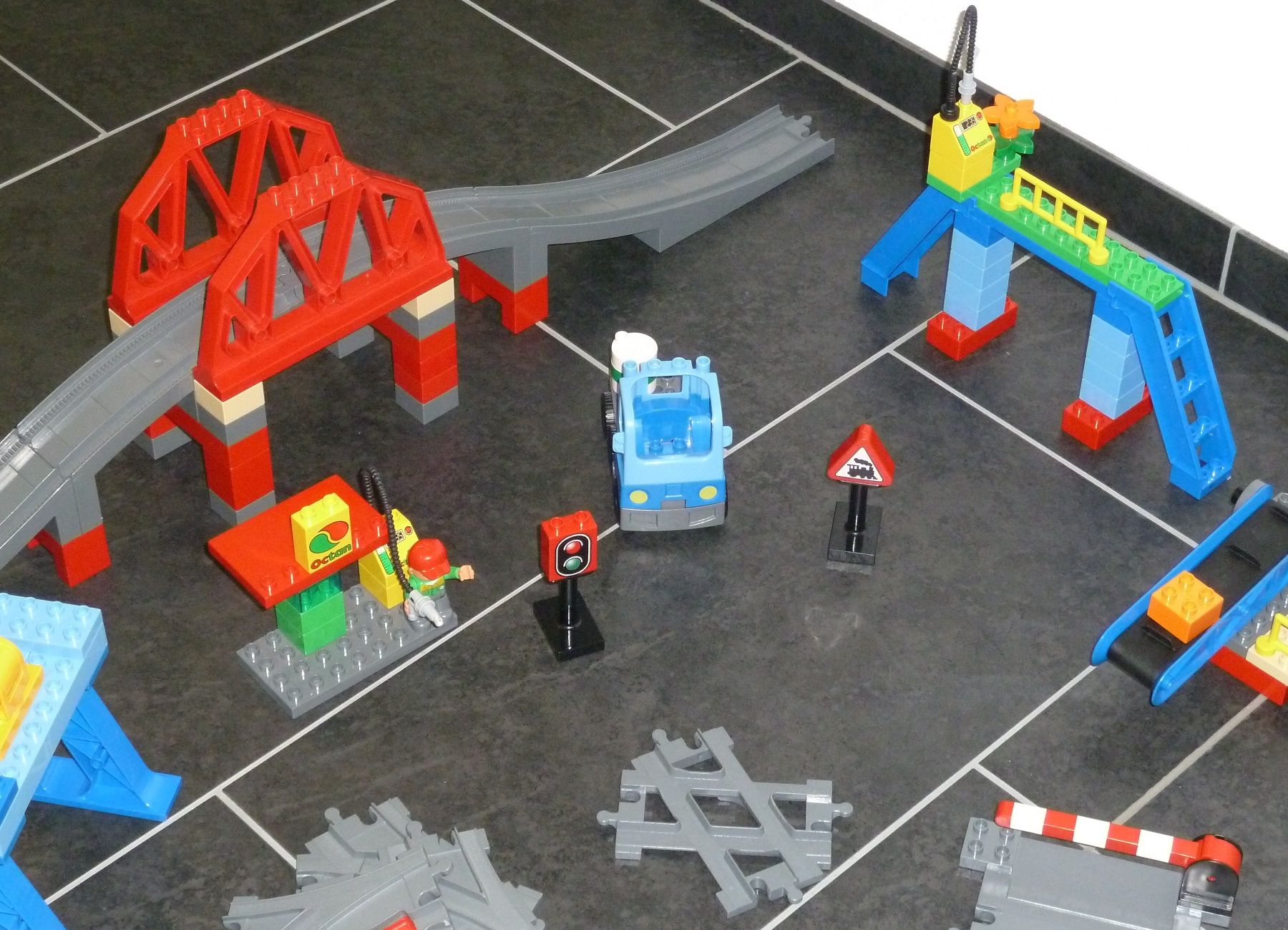 Lego Jouets: Riesiges Lego Duplo Eisenbahn-Set – D'occasion à Wagenhausen par Kahlen 3