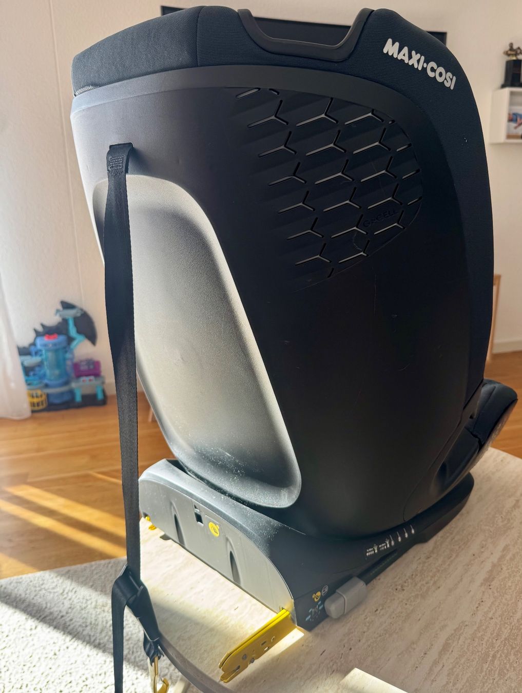 Maxi-Cosi Auto-Kindersitze: Kindersitz Maxi Cosi Titan Plus iSize – Gebraucht aus Spreitenbach von SR4 2