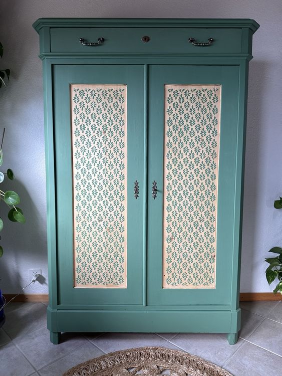 Ancienne petite armoire relookée Kaufen auf Ricardo