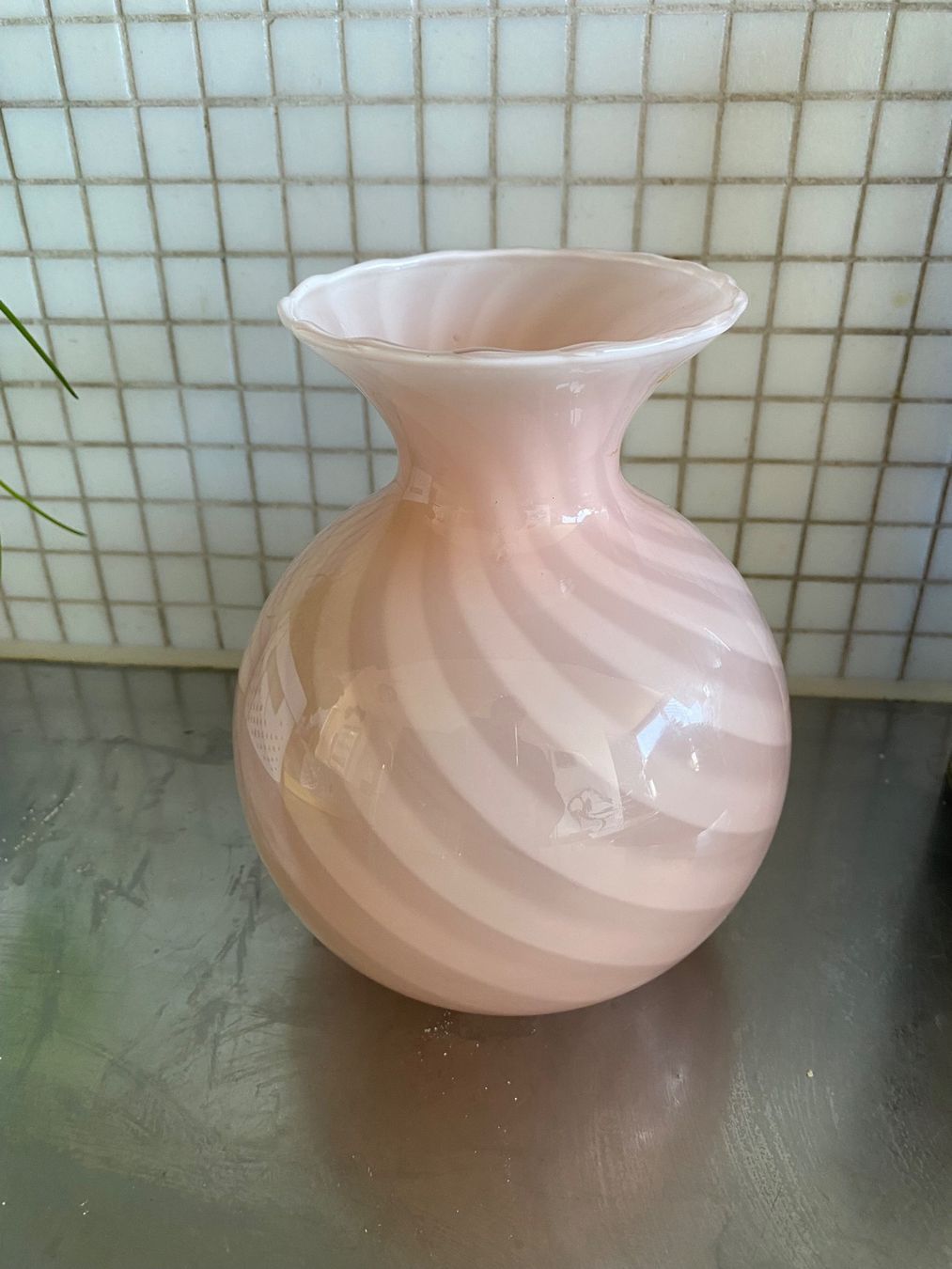 Murano Vasi & Recipienti: Wunderschöne Murano-Vase  Wirbelmuster, rosa gestreift 60er – Usato da Solothurn venduto da BORGHAGEN 2