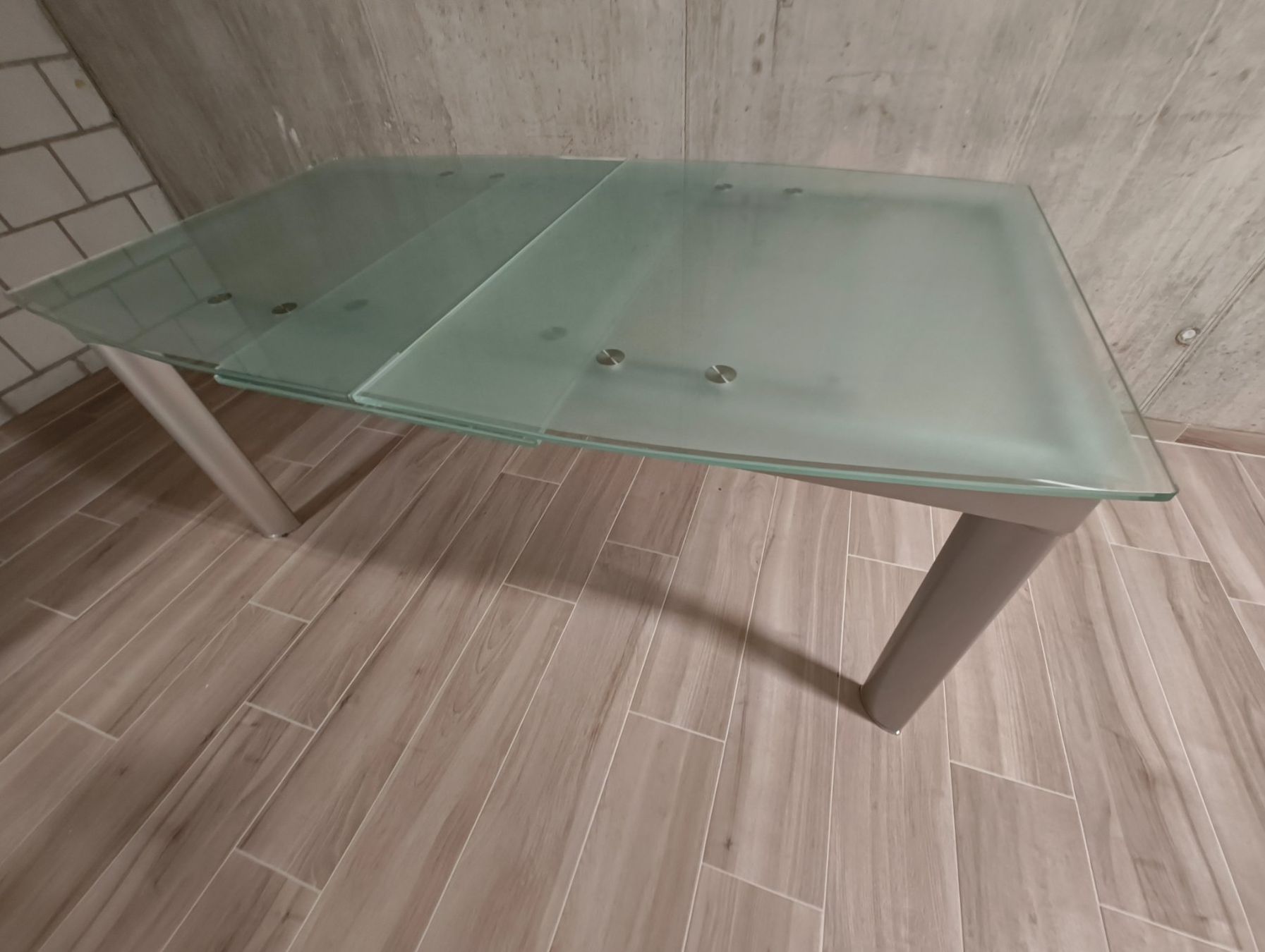 Tische: Schöner, ausziehbarer Glastisch – Gebraucht aus Muttenz von uru_yqz6