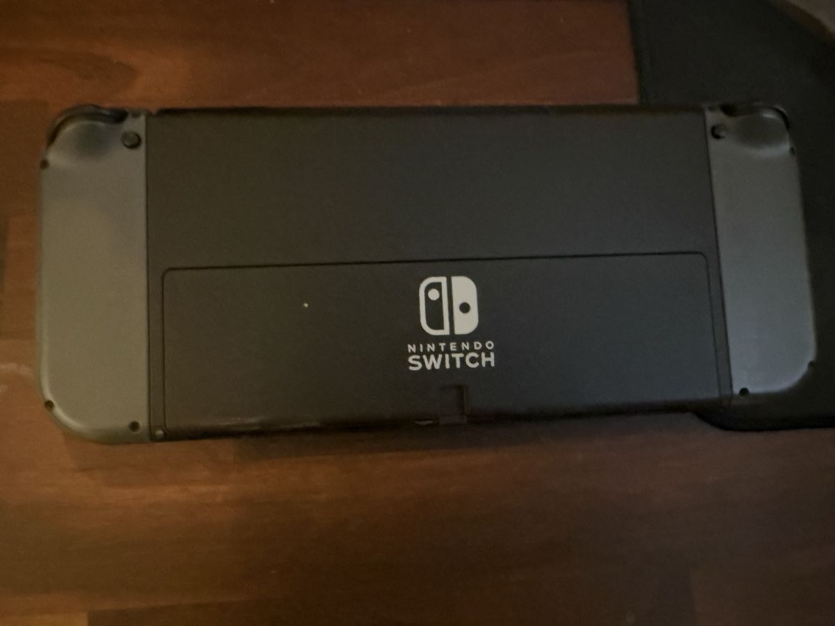 Nintendo Console: Nintendo Switch OLED – Usato da Zürich venduto da jti_y5fb 1