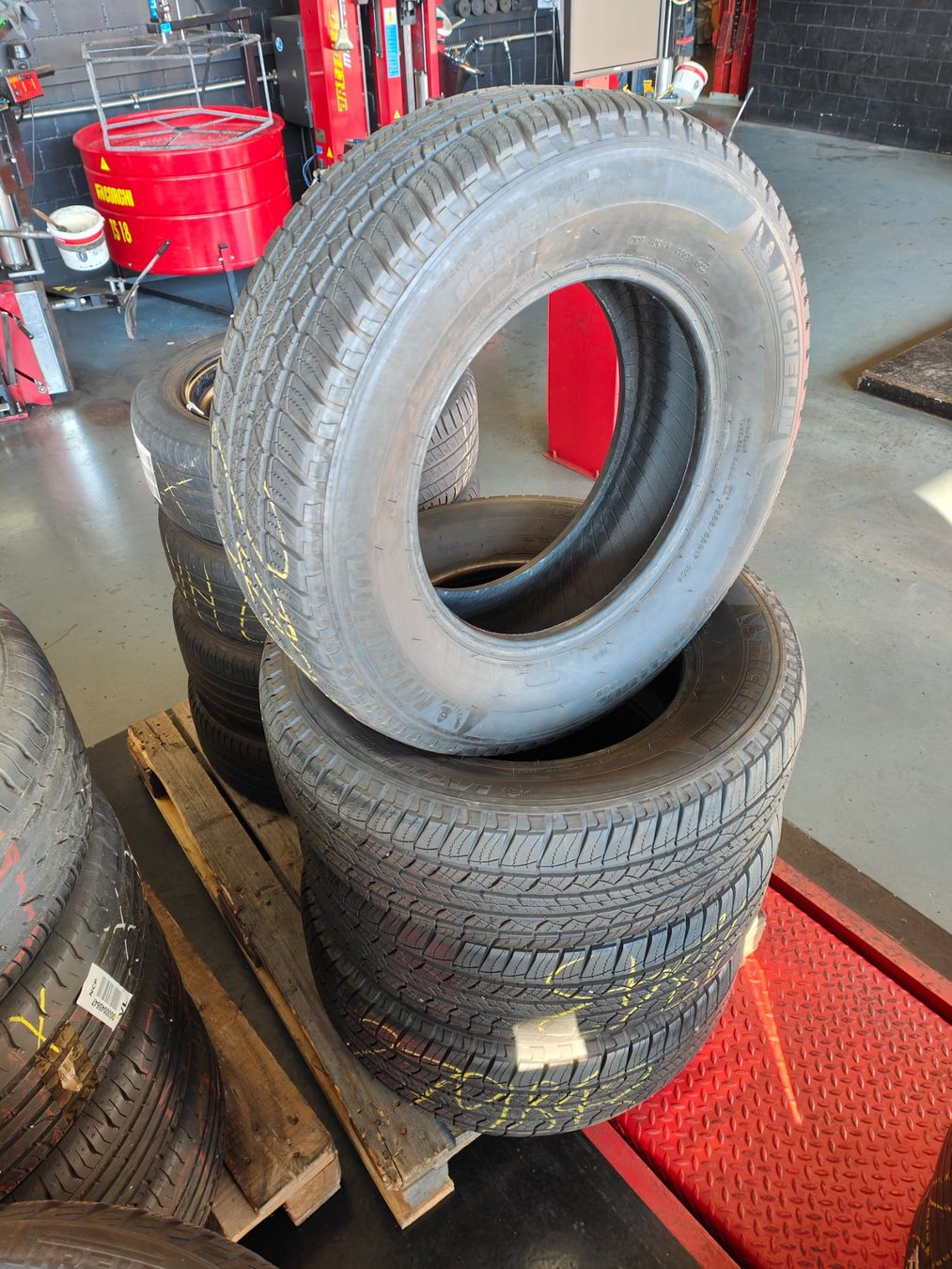 Michelin Pneumatici & Ruote complete: Sommerreifen 265/65 R17 – Usato da Oberengstringen venduto da Reifen-Lagerverkauf