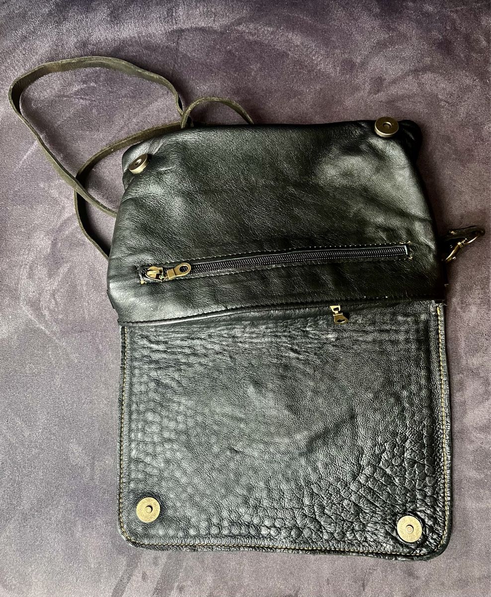 Sacs femmes: Schwarze Nieten Ledertasche Vintage Boho Style – D'occasion à Arboldswil par psp_cjt9 2
