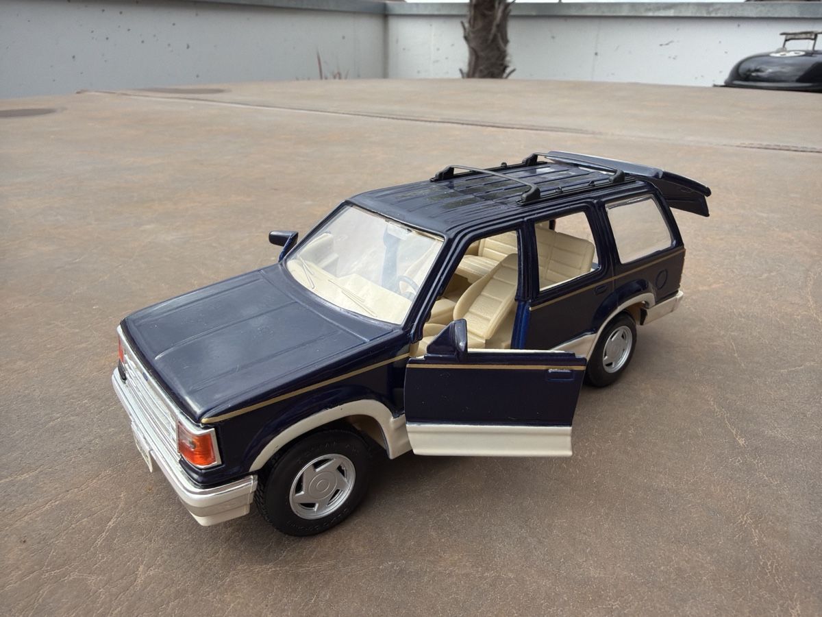 Maisto Modellini d'auto: Ford Explorer - 1/24 - Maisto  – Usato da Wolfwil venduto da Rolex1 5