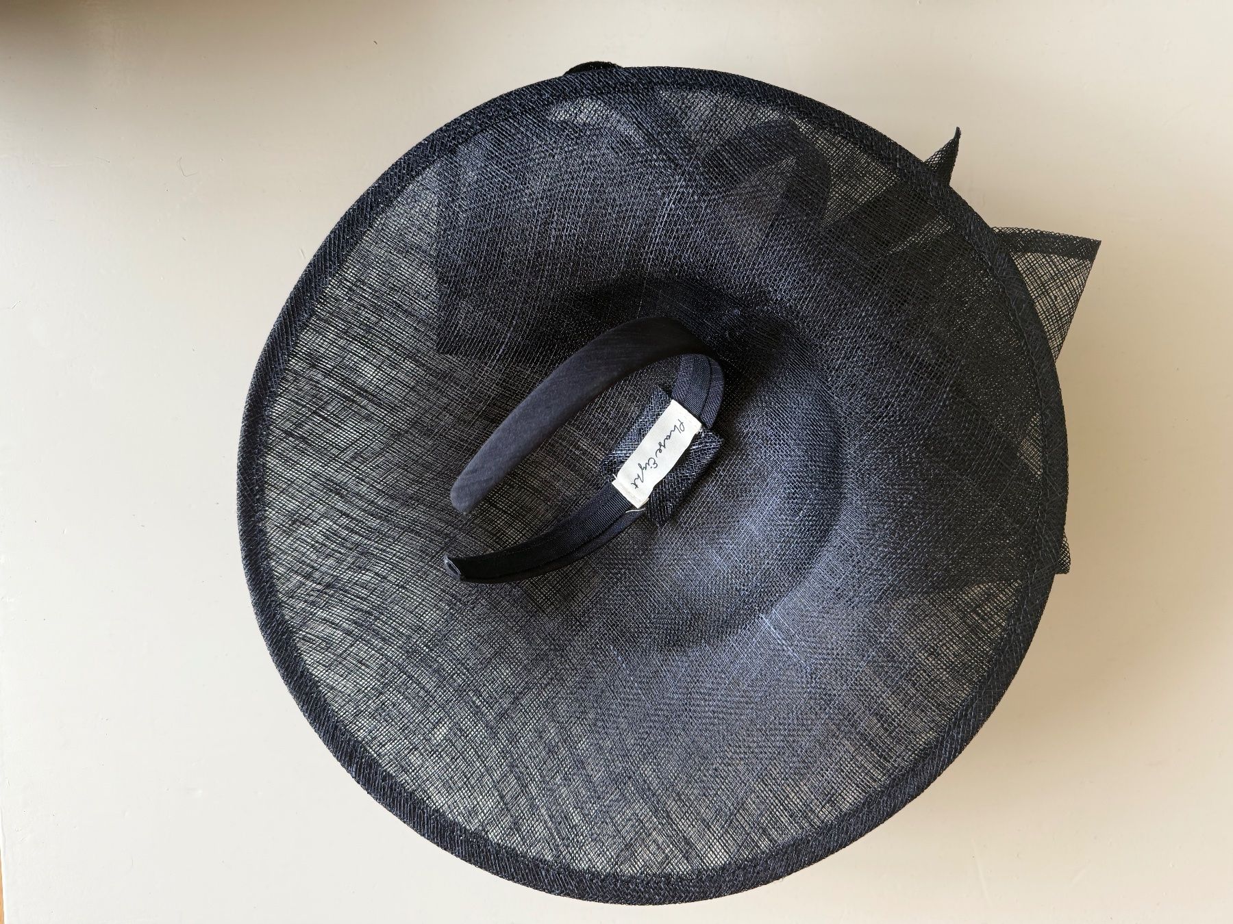 Copricapi, berretti & cappellini: Phase Eight Hut / Scheiben - Fascinator – Usato da Bern venduto da La76Be 1