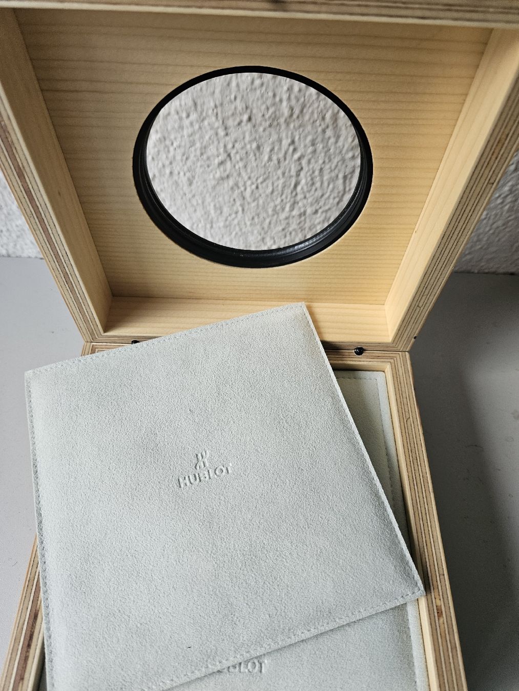 Boîtes de montres: Neue Hublot Holz Uhrenbox – Neuf (Voir description) à Niederhasli par swisslos 4