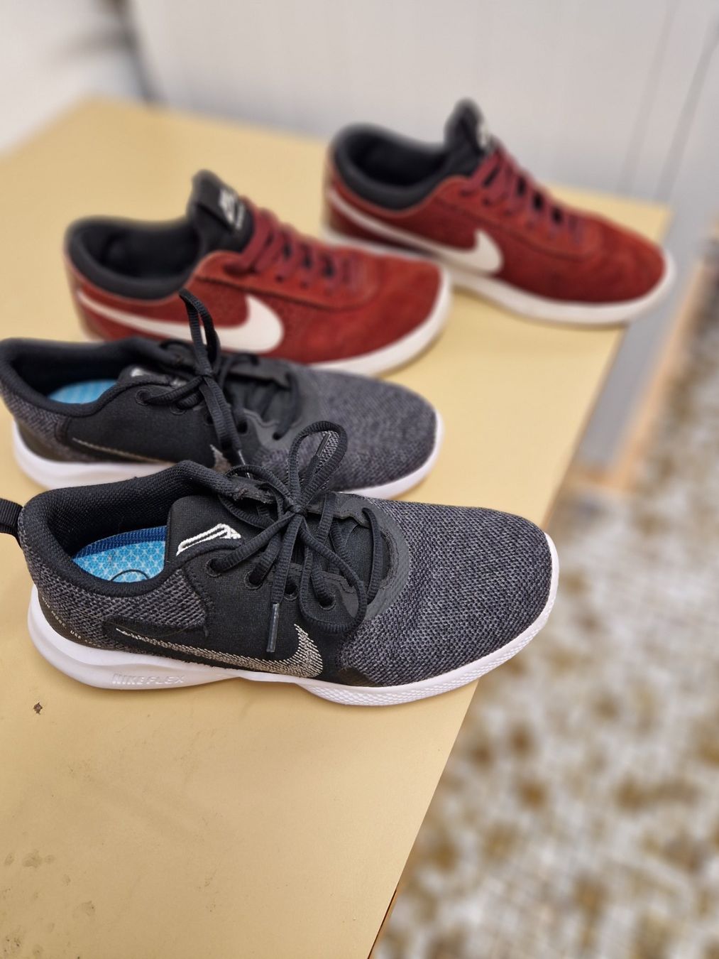 Nike Scarpe da donna: Nike Schuhe super Zustand – Usato da Eyholz venduto da aheio 1