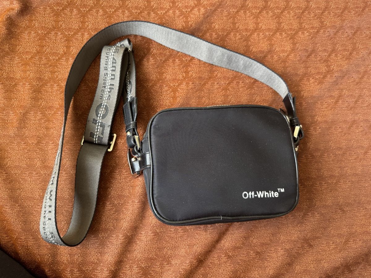Off-White Taschen: Off-white Virgil Abloh Camera Bag crossbody tasche – Gebraucht aus Rapperswil SG von pli_fz9r