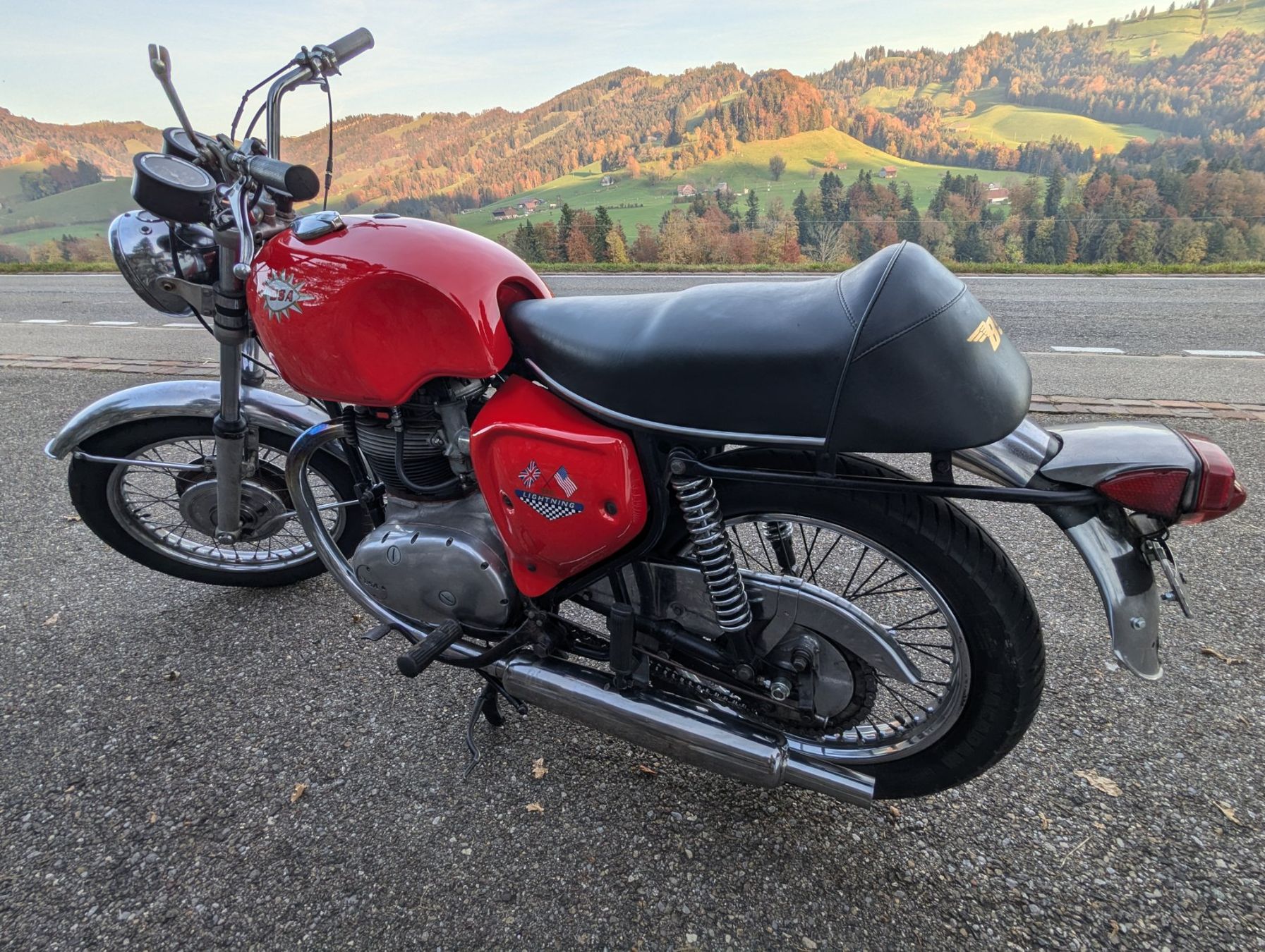 Strada: BSA A65 Lightning mit Spitfire Tank, Oldtimer 1968, ab MFK – Usato da Goldingen venduto da hafner-motos 3