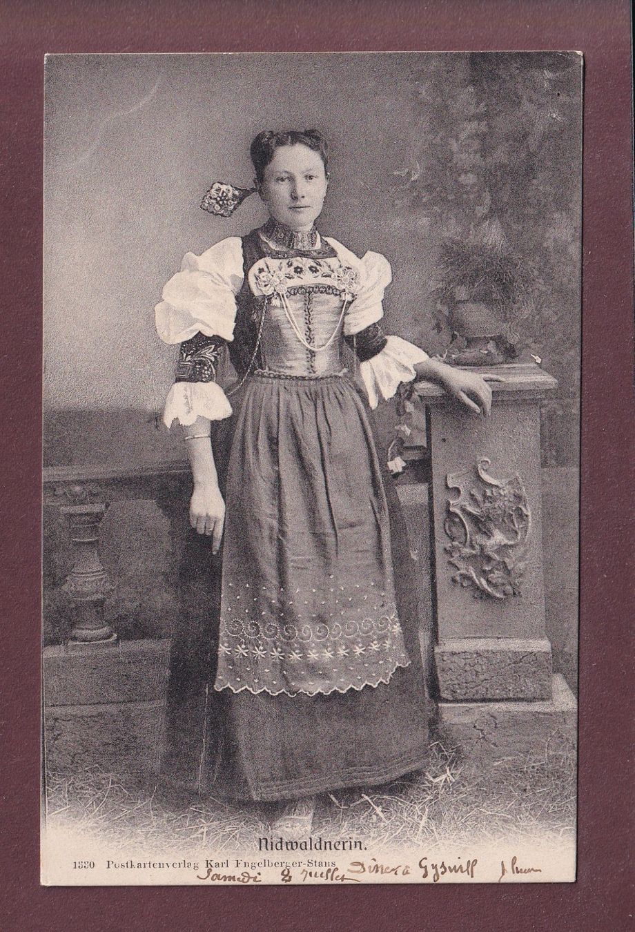 Cartoline postali: TRACHT - NIDWALD - Nidwaldnerin – Usato da Pully venduto da nicecards