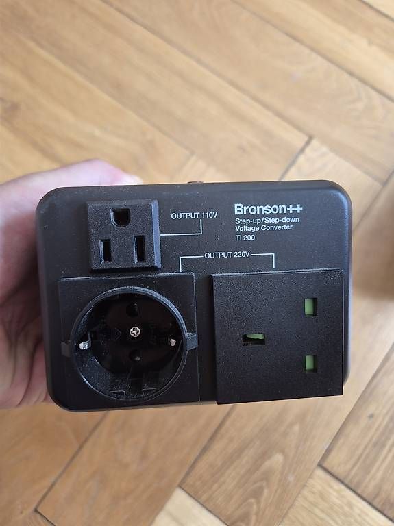 Alimentation électrique: Voltage Coverter – D'occasion à Basel par jul_hr8h 2