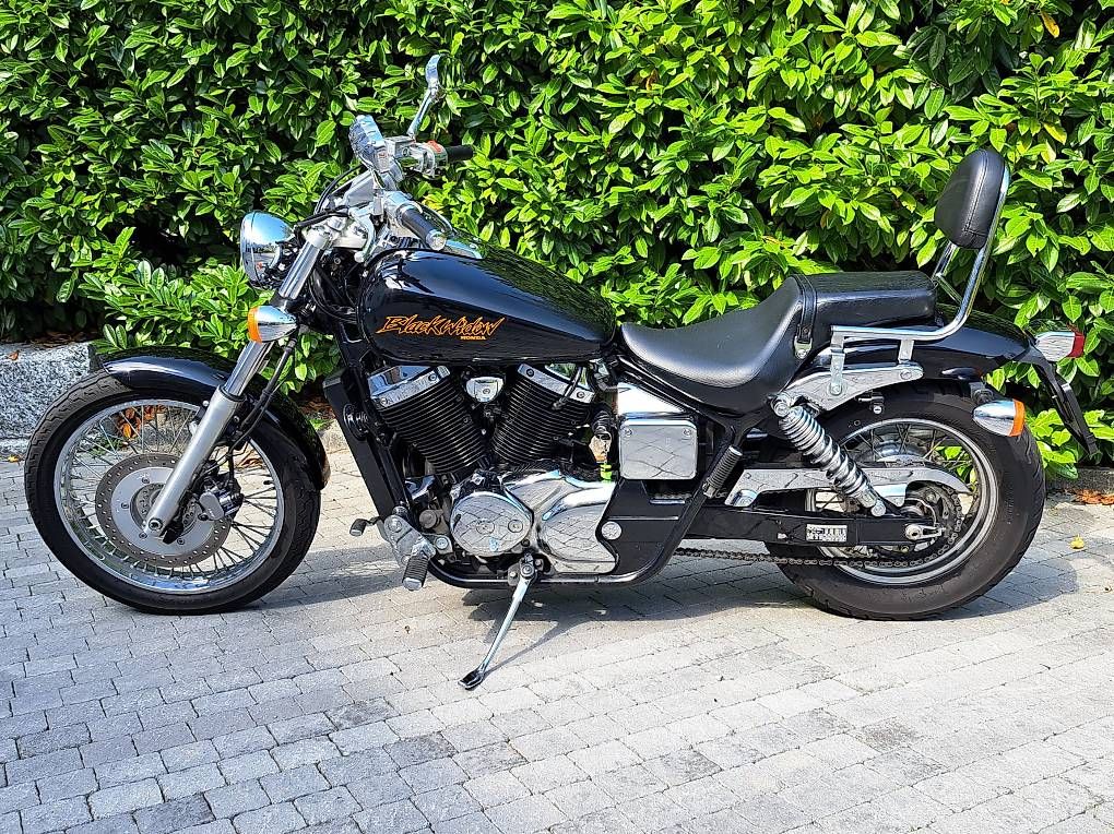 Honda Chopper: Honda VT750DC Black Widow – Usato da Igis venduto da holzchistli