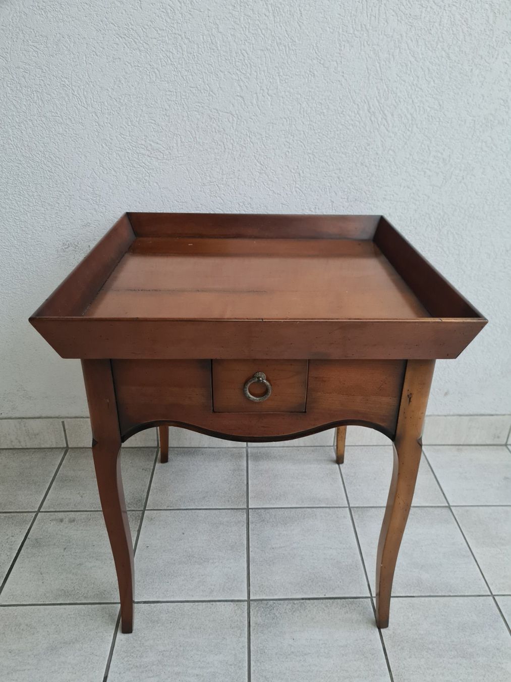 Tische: Magnifique table d'appoint anglaise – Gebraucht aus Monthey von 187-zeroo