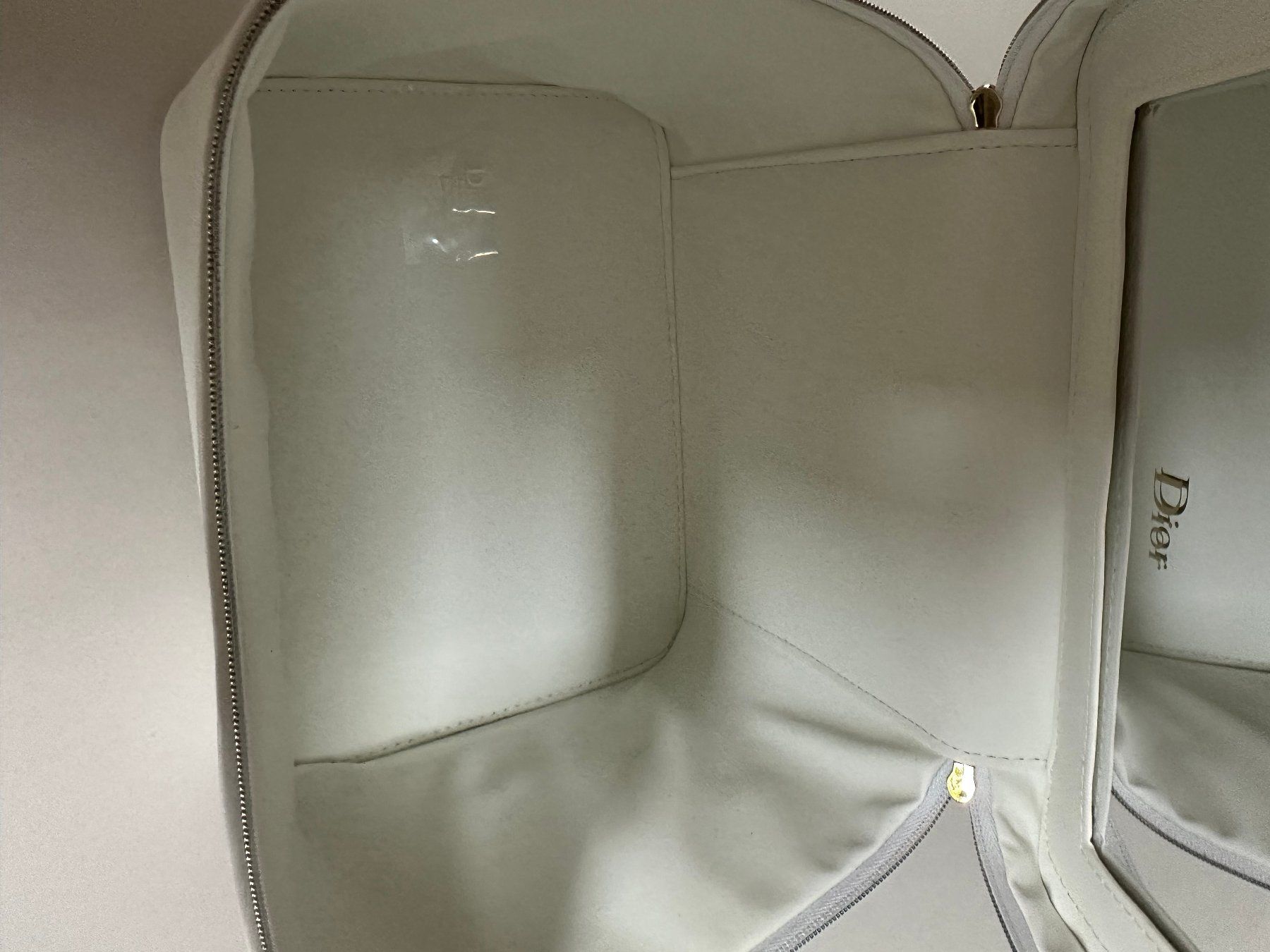 Dior Custodie per cosmetici: Dior Necessaire – Nuovo e nell'imballaggio originale da Steinmaur venduto da regenbogen052 4