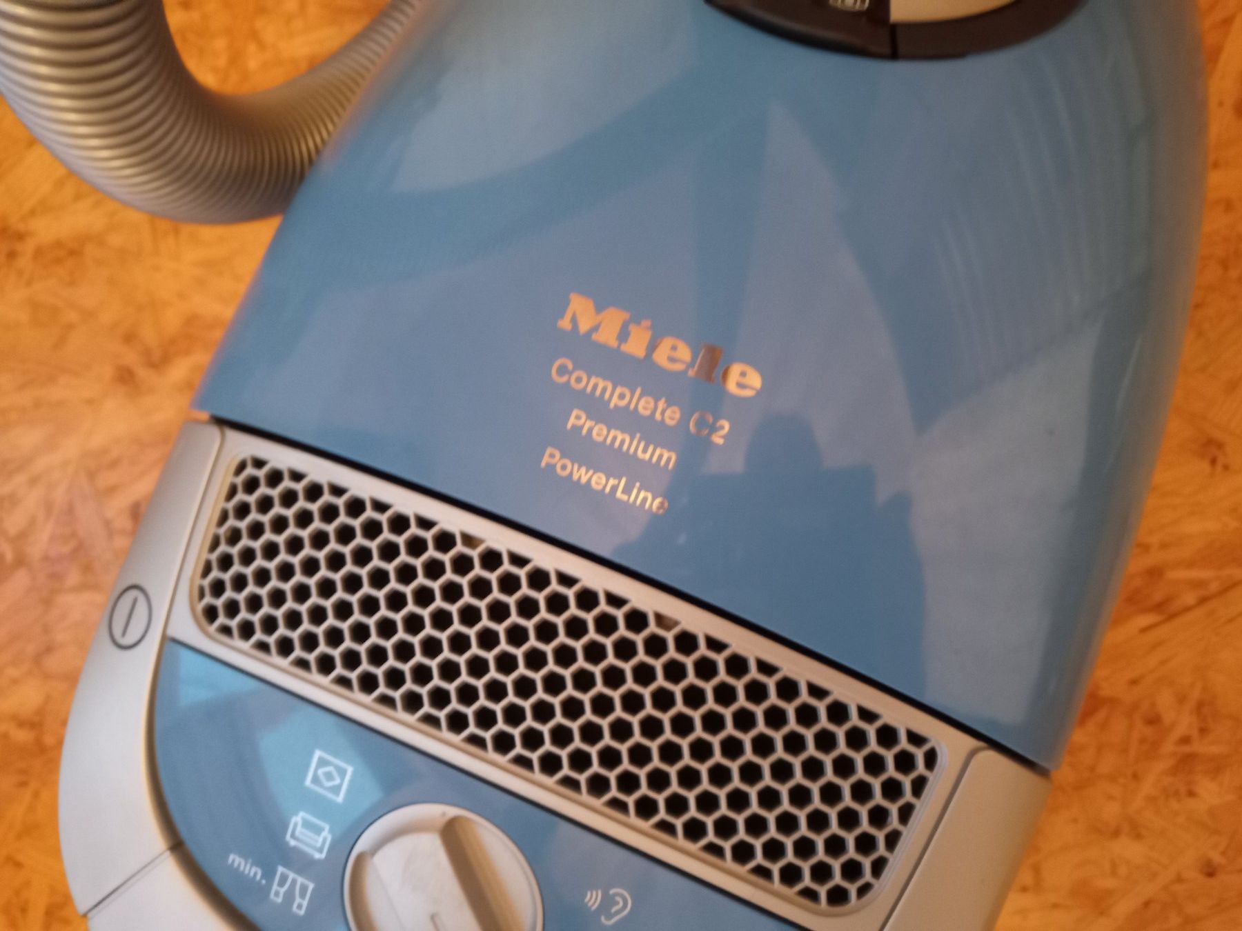 Miele Staubsauger & Zubehör: Staubsauger Miele Complete C2 powerline 890w – Gebraucht aus Prez-vers-Siviriez von Monija70 1
