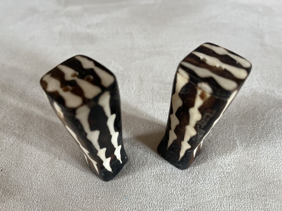 Geschirrsets: Salz & Pfeffer Set Zebra Pattern Natural Material – Gebraucht aus Colombier NE von andpsykz3