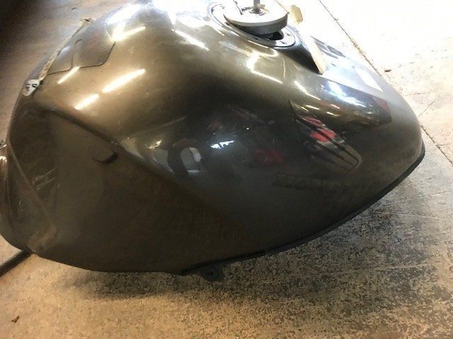 Honda Sonstiges Fahrzeugzubehör: HONDA CBR 1100rr BENZINTANK – Gebraucht aus Laupen BE von ThePowerOfDreams1 2