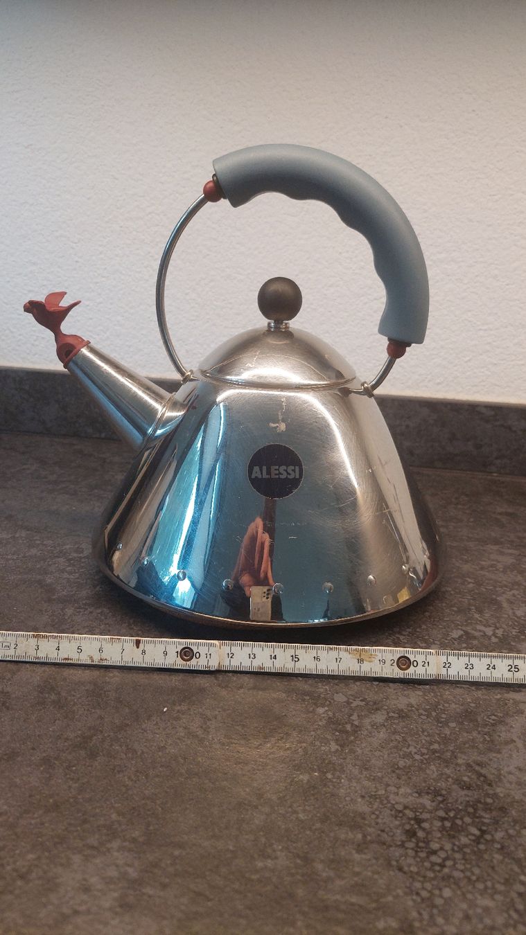 Alessi Bollitori: Alessi Wasserkessel  von Michael Graves.  – Usato da Bühl BE venduto da Sasha1 1