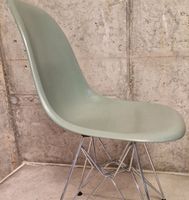 Vitra Eames Fiberglass Side Chair DSR Drahtuntergestell.