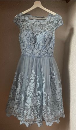Chi Chi London Kleid, Gr. 36, Hellblaues Spitzenkleid