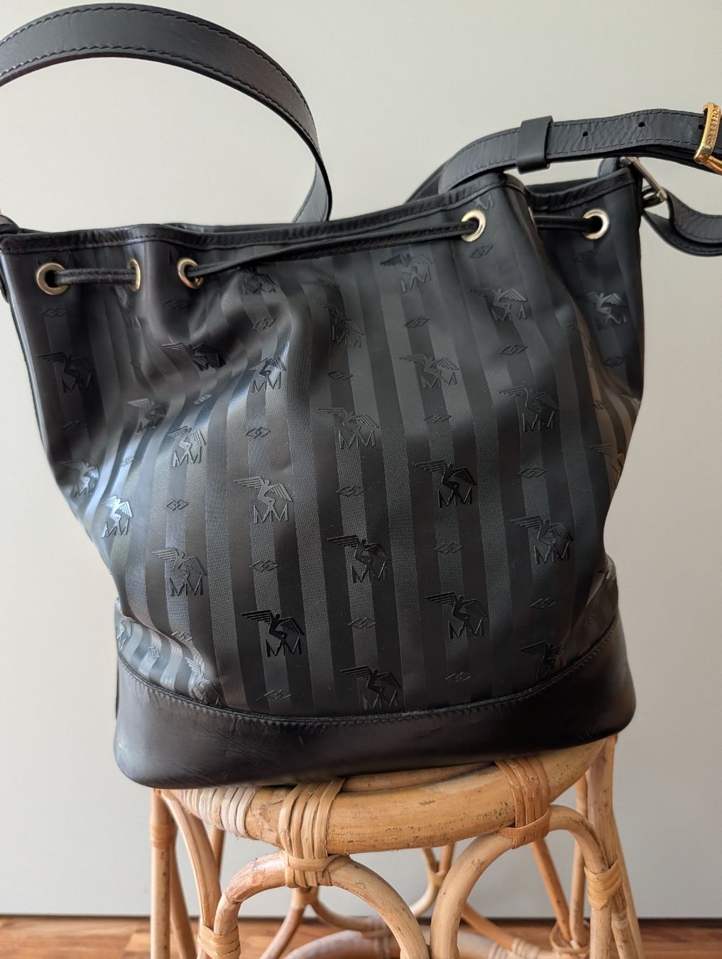 Maison Mollerus Sacs femmes: Maison Mollerus Beuteltasche schwarz mit Gold – D'occasion à Zürich par Time14 1