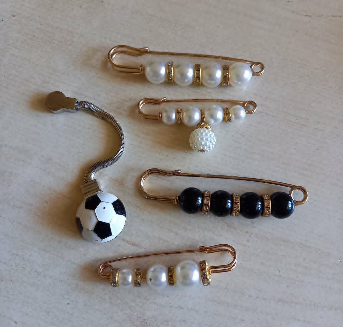 Broches & Aiguilles: 4 Anstecknadel u Schalhalter mit Magnet – Neuf (Voir description) à Möhlin par Simba4871