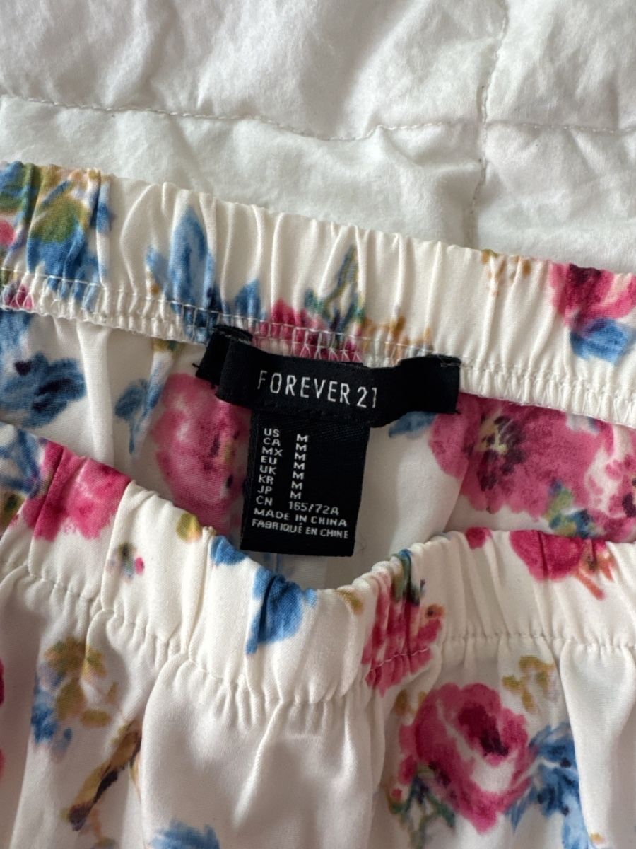 Jumpsuits: Combinaison bustier fleurie Forever 21 Taille M comme neuf – Gebraucht aus Genève von lejardindesvetements 1