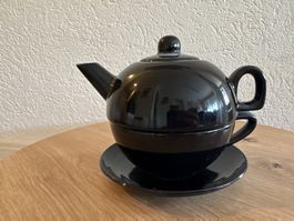 Teekanne mit Tasse
