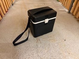 Glacière rigide portable avec kit pique-nique intégré