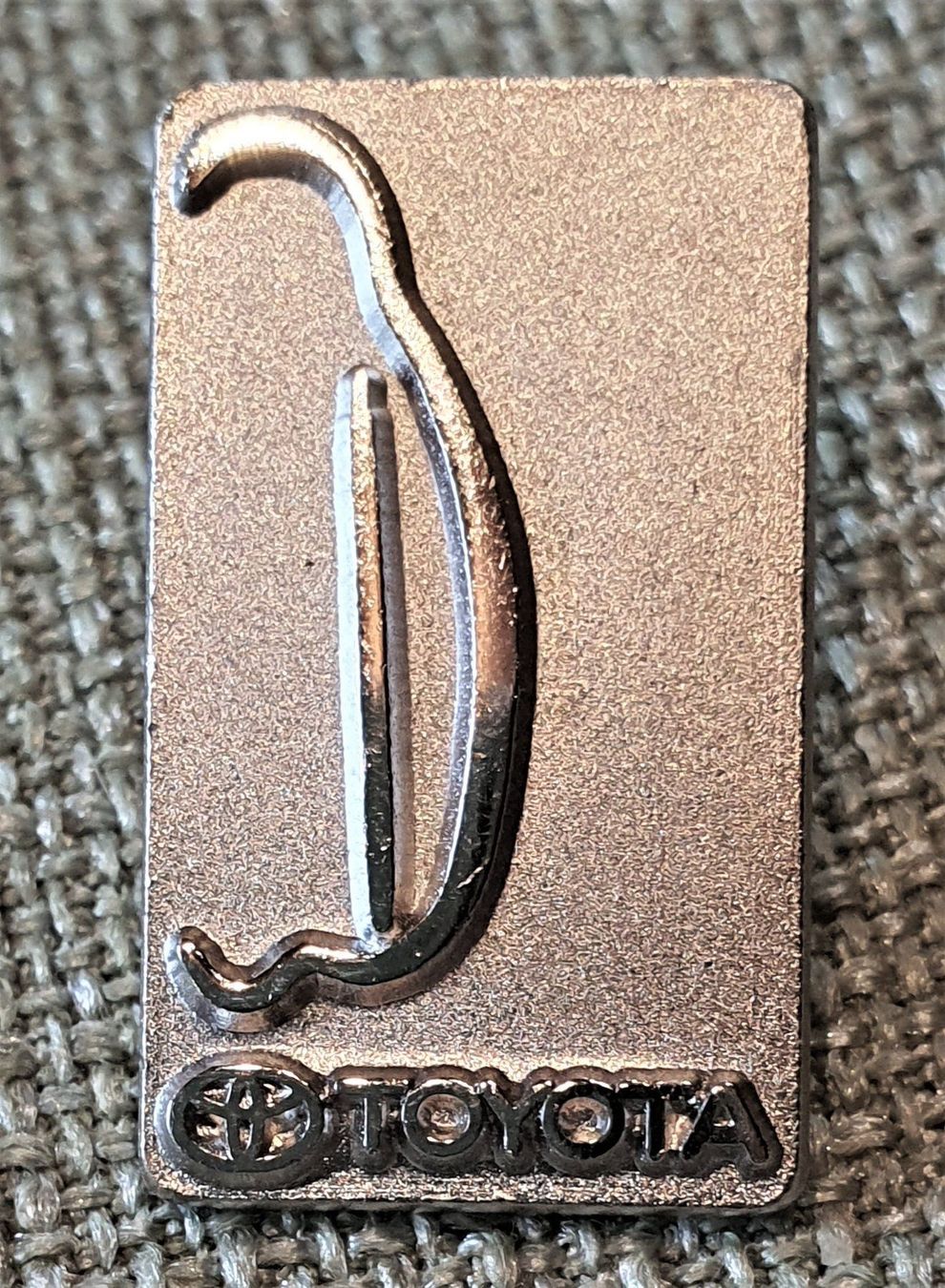 Spille: B557 - Pin Toyota Logo Emblem – Usato da Reinach BL venduto da Boston-Verkauf 1