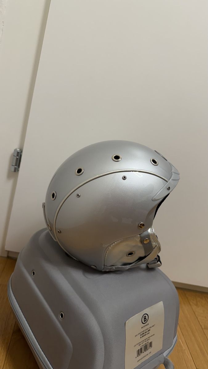 Bogner Caschi: Bogner Skihelm – Usato da Urdorf venduto da jus1991 1