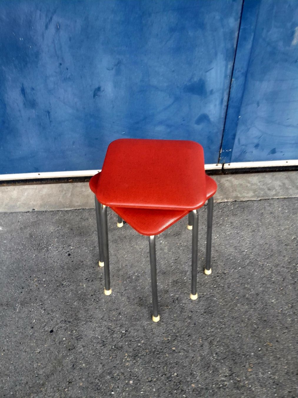 Hocker: 2 Vintage Küchenschemmel / Hocker / Stühle / Stuhl – Gebraucht aus Männedorf von Bel-view 5