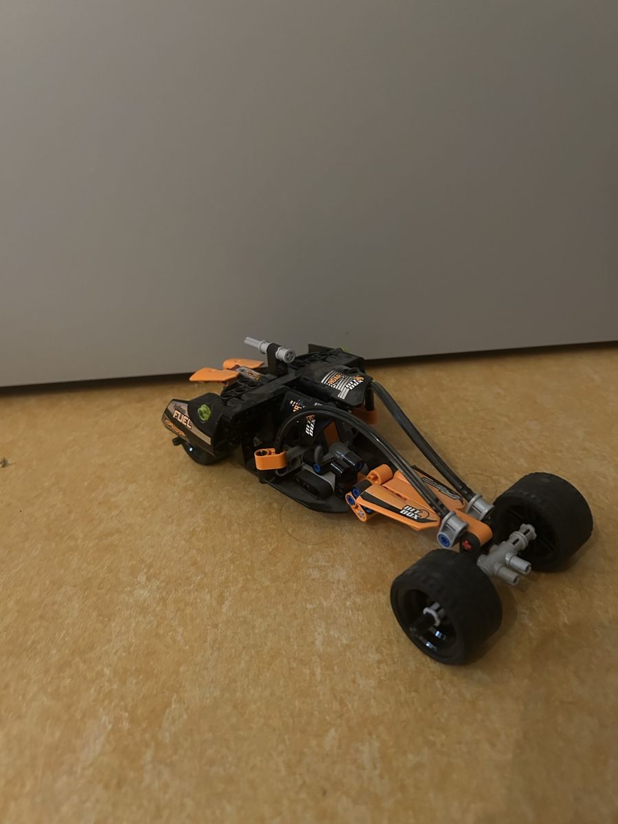 Lego Spielzeuge: Lego Technic Auto – Gebraucht aus Dättlikon von Aurel2000rr9 1