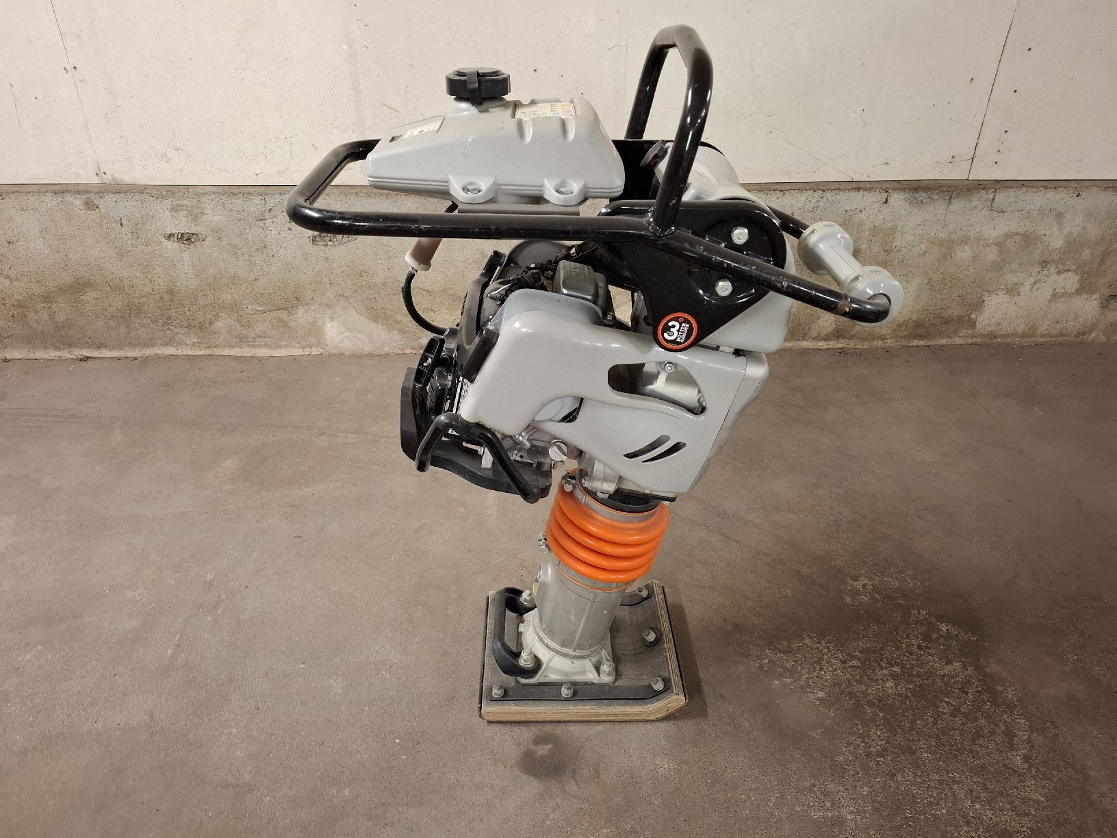 Hutter Toutes les machines: Grabenstampfer Hutter Mikasa T60 – D'occasion à Höchstetten par Kimi17417
