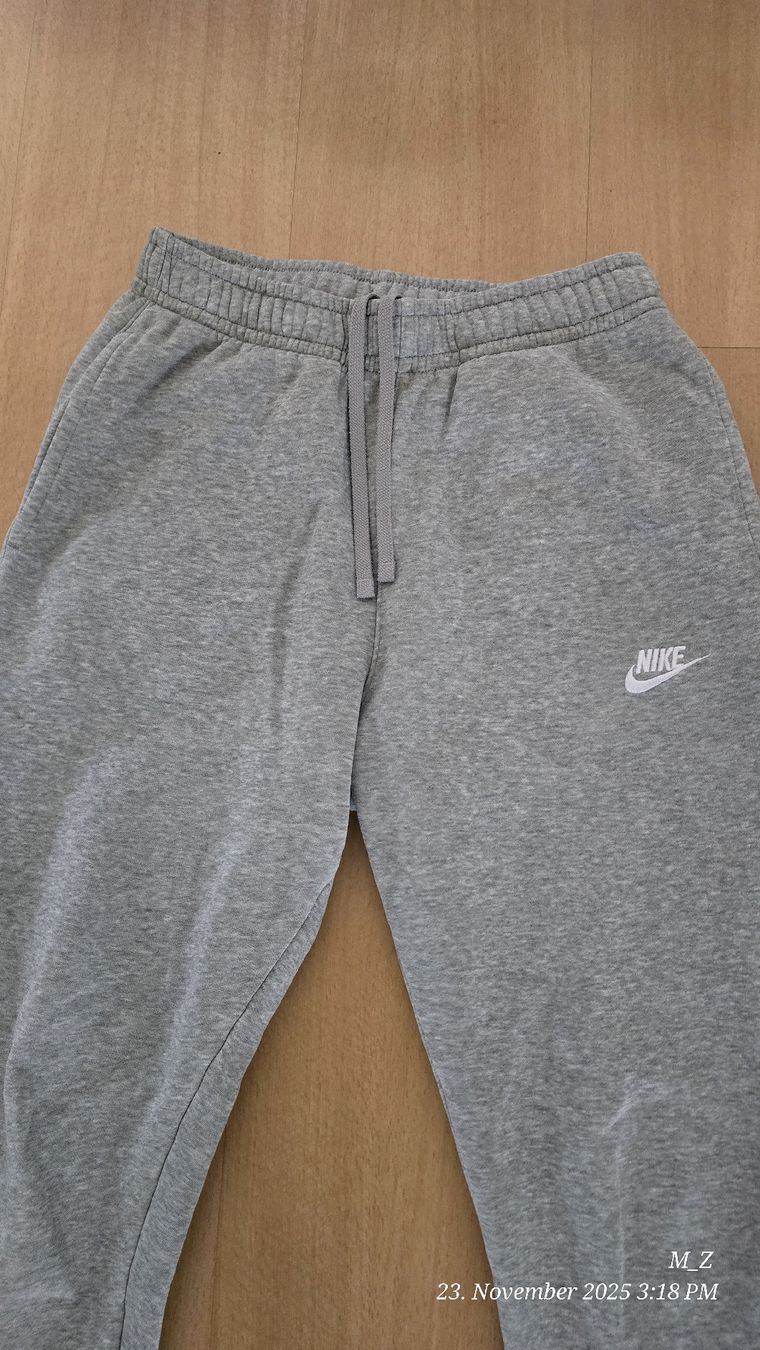 Nike Pantaloni: Nike Trainerhose Gr. S – Usato da Sursee venduto da M_Z 1