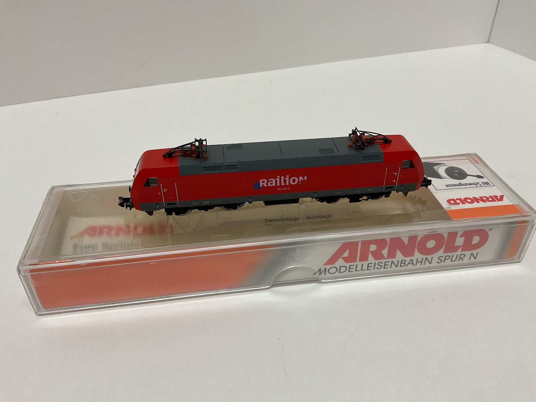 Arnold Modellini di ferrovie: Arnold 2435 BR 152 Railion, Bespielt mit Verpackung – Usato da Chur venduto da Chur75 1