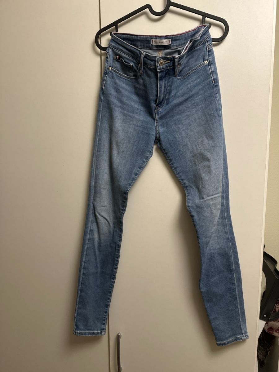 Tommy Hilfiger Jeans: Jeans Packet, Tommy Hilfiger &Levi's – Gebraucht aus Zug von a.marryl 1