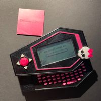 RARE: Monster High iCoffin phone game 2010 Nr.2 (zerkratzt)