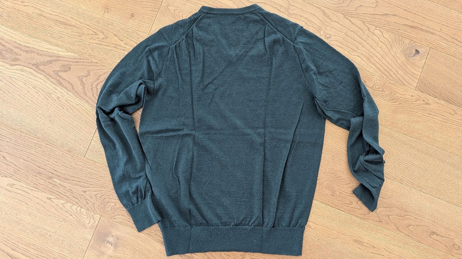 Uniqlo Maglioni & Felpe: Uniqlo Pullover aus Wolle dunkelgrün Gr. M  – Usato da Zürich venduto da broedl 3