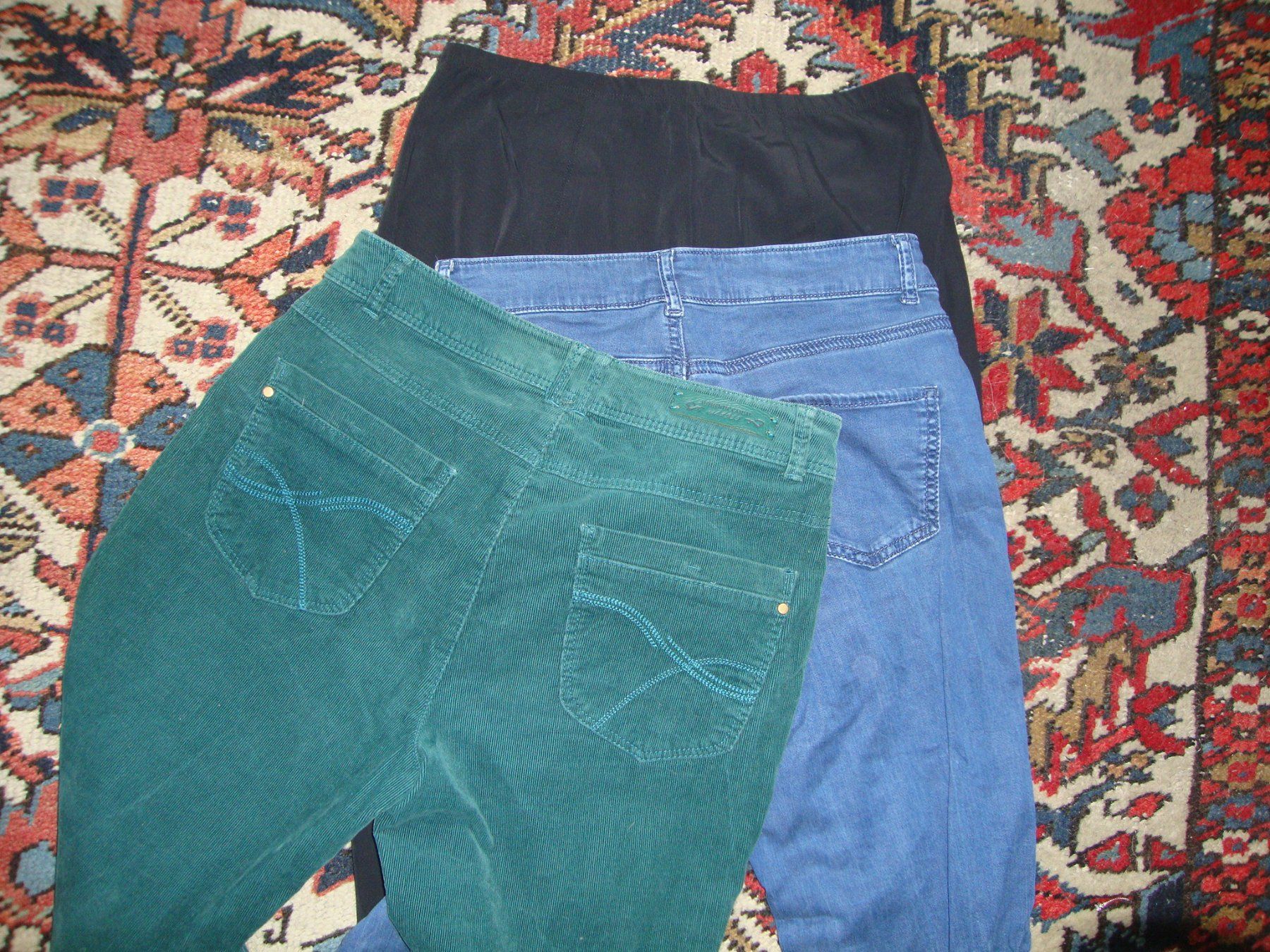 Pantaloni: 3 Damenhosen Gr. 36 – Usato da Laufen venduto da ereli 1