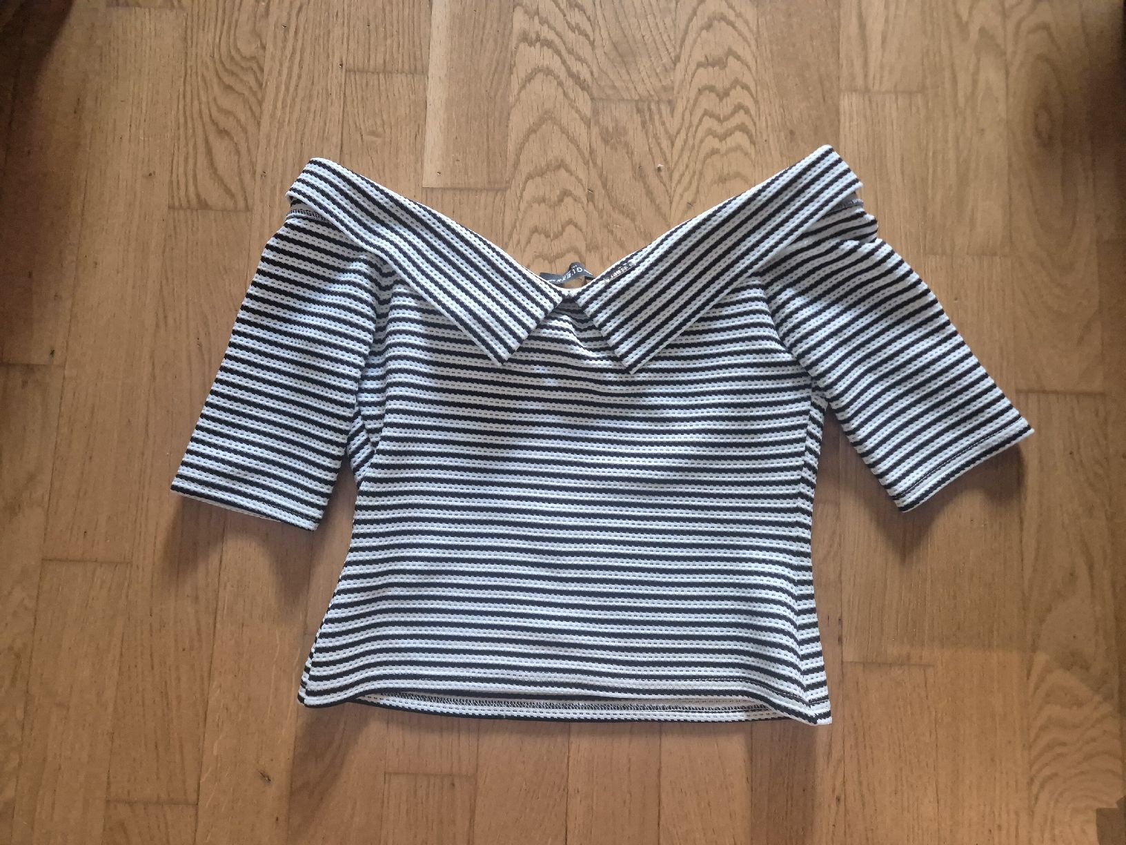 Guess Blusen, T-Shirts & Tops: Guess striped top, size M, great for spring! Never used – Neu (gemäss Beschreibung) aus Basel von and_zvv7 3