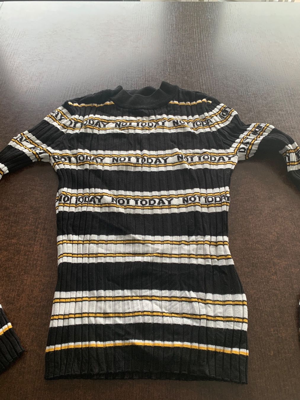 Pullover & Sweatshirts: Pull taille M – Gebraucht aus Domdidier von qatar1973 1