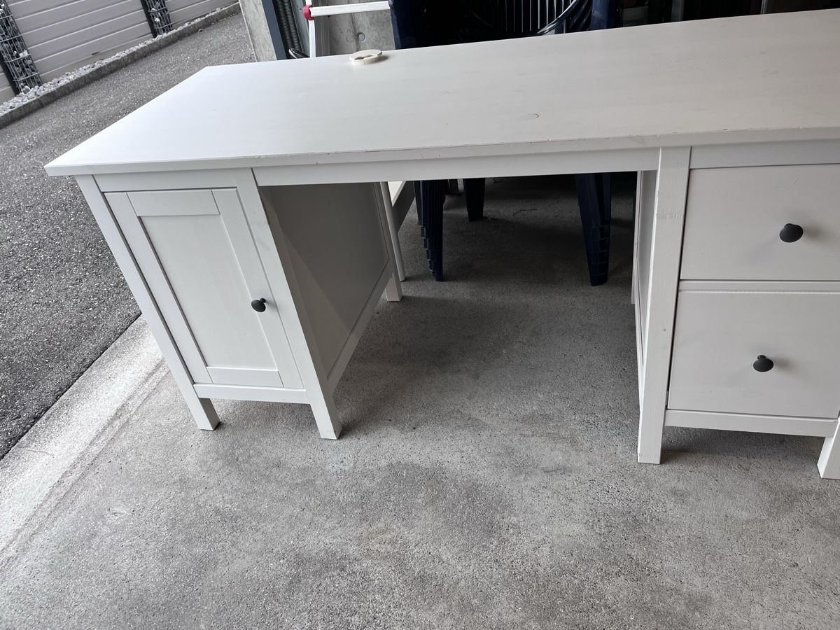 Ikea Scrivanie: Schreibtisch HEMNES IKEA – Usato da Triesenberg venduto da Limatali