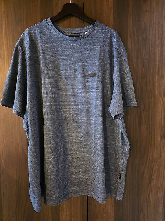 T-shirt: T-Shirt – Usato da Seewis Schmitten venduto da Naomi2212