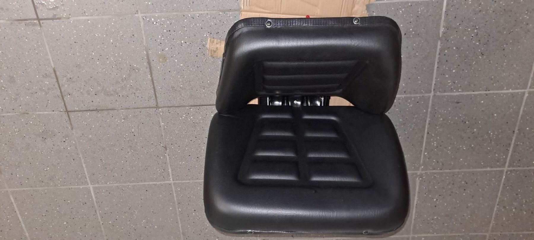 Deutz Trattori: Klepp Klappsitz zu Deutz Serie 06/07 – Nuovo e nell'imballaggio originale da Lommis venduto da gorenc-swiss 1