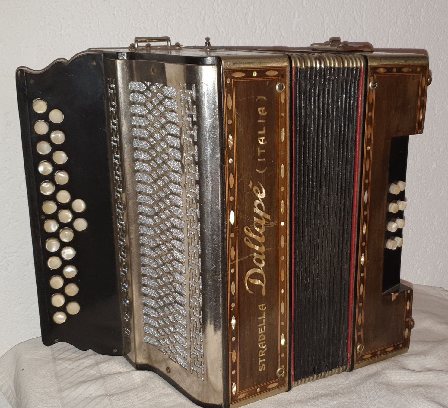Strumenti musicali: Concertina Dallape rare – Usato da Penthalaz venduto da EvandroLuz 1