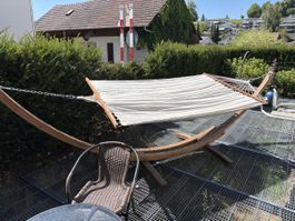 Hängematte mit Holzgestell guter Zustand